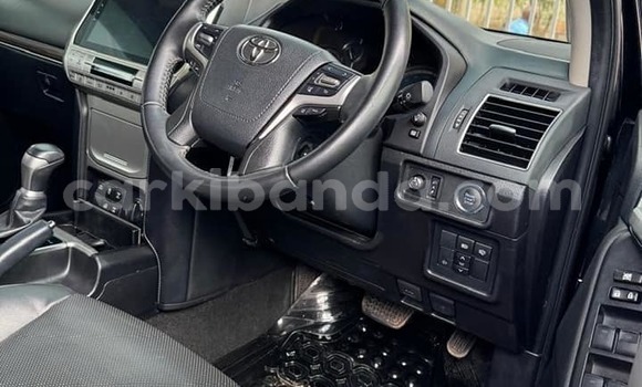 Gura Yakoze Toyota Land Cruiser Prado Black Imodoka i Kampala mu Uganda Gura Yakoze Toyota Land Cruiser Prado Black Imodoka i Kampala mu Uganda