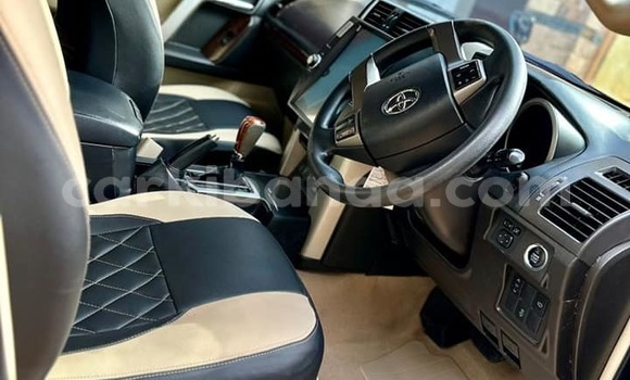 Gura Yakoze Toyota Prado Black Imodoka i Kampala mu Uganda Gura Yakoze Toyota Prado Black Imodoka i Kampala mu Uganda