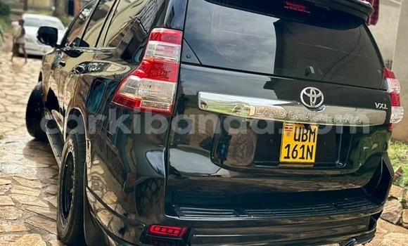 Gura Yakoze Toyota Prado Black Imodoka i Kampala mu Uganda Gura Yakoze Toyota Prado Black Imodoka i Kampala mu Uganda