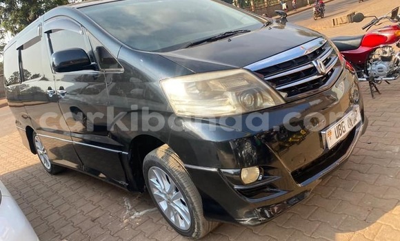 Nunua Ilio tumika Toyota Alphard Nyeusi Gari ndani ya Kampala nchini Uganda