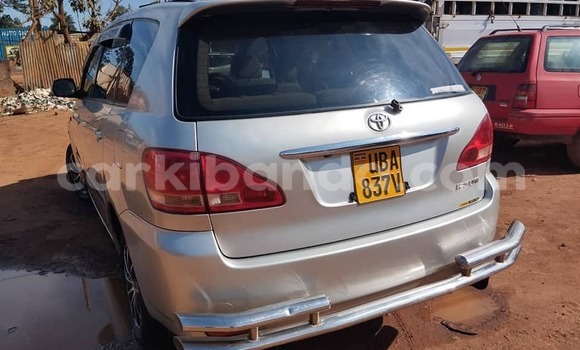 Gura Yakoze Toyota Ipsum Other Imodoka i Kampala mu Uganda Gura Yakoze Toyota Ipsum Other Imodoka i Kampala mu Uganda