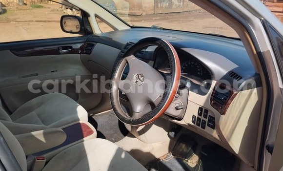 Gura Yakoze Toyota Ipsum Other Imodoka i Kampala mu Uganda Gura Yakoze Toyota Ipsum Other Imodoka i Kampala mu Uganda