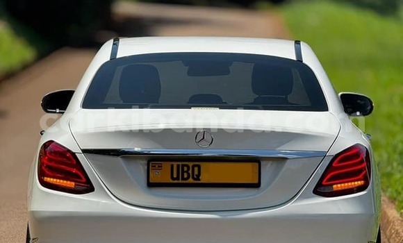 Gura Yakoze Mercedes‒Benz C–Class White Imodoka i Kampala mu Uganda Gura Yakoze Mercedes‒Benz C–Class White Imodoka i Kampala mu Uganda