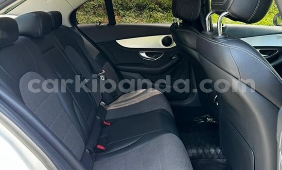 Gura Yakoze Mercedes‒Benz C–Class White Imodoka i Kampala mu Uganda Gura Yakoze Mercedes‒Benz C–Class White Imodoka i Kampala mu Uganda