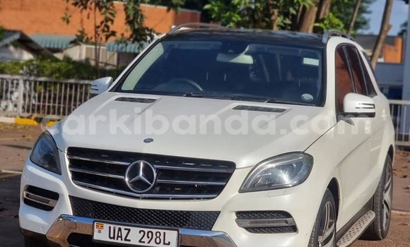 Acheter Occasion Voiture Mercedes‒Benz ML–Class Blanc à Kampala, Ouganda Acheter Occasion Voiture Mercedes‒Benz ML–Class Blanc à Kampala, Ouganda
