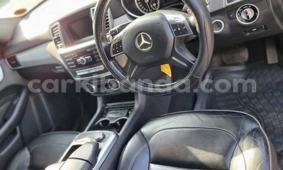 Gura Yakoze Mercedes‒Benz ML–Class White Imodoka i Kampala mu Uganda Gura Yakoze Mercedes‒Benz ML–Class White Imodoka i Kampala mu Uganda
