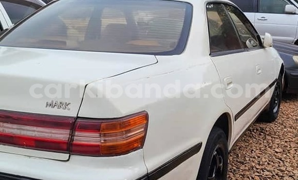 Gura Yakoze Toyota Mark II White Imodoka i Kampala mu Uganda Gura Yakoze Toyota Mark II White Imodoka i Kampala mu Uganda