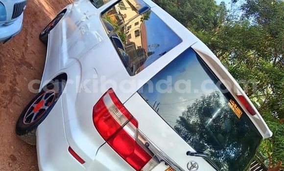 Gura Yakoze Toyota Alphard White Imodoka i Bombo mu Central Gura Yakoze Toyota Alphard White Imodoka i Bombo mu Central