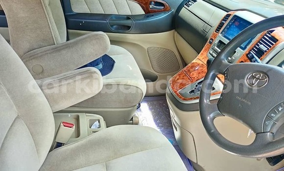 Gura Yakoze Toyota Alphard White Imodoka i Bombo mu Central Gura Yakoze Toyota Alphard White Imodoka i Bombo mu Central