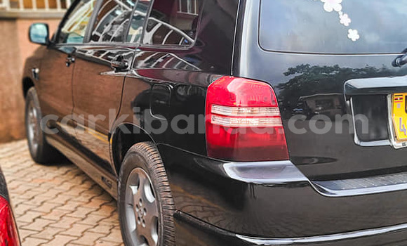 Gura Yakoze Toyota Kluger Black Imodoka i Kampala mu Uganda Gura Yakoze Toyota Kluger Black Imodoka i Kampala mu Uganda