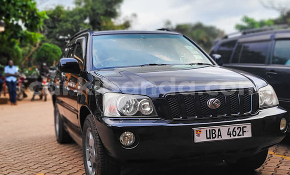 Gura Yakoze Toyota Kluger Black Imodoka i Kampala mu Uganda Gura Yakoze Toyota Kluger Black Imodoka i Kampala mu Uganda
