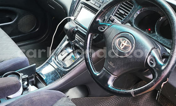 Gura Yakoze Toyota Kluger Black Imodoka i Kampala mu Uganda Gura Yakoze Toyota Kluger Black Imodoka i Kampala mu Uganda