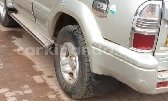 Gura Yakoze Toyota Prado White Imodoka i Kampala mu Uganda Gura Yakoze Toyota Prado White Imodoka i Kampala mu Uganda