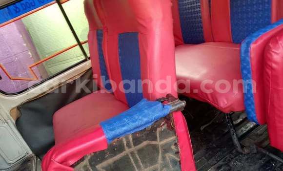 Buy Used Toyota Hiace White Car in Bombo in Central Buy Used Toyota Hiace White Car in Bombo in Central