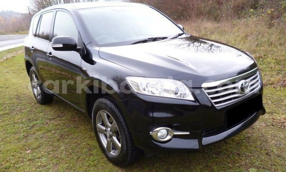 Nunua Imported Toyota RAV4 Nyeusi Gari ndani ya Kampala nchini Uganda Nunua Imported Toyota RAV4 Nyeusi Gari ndani ya Kampala nchini Uganda