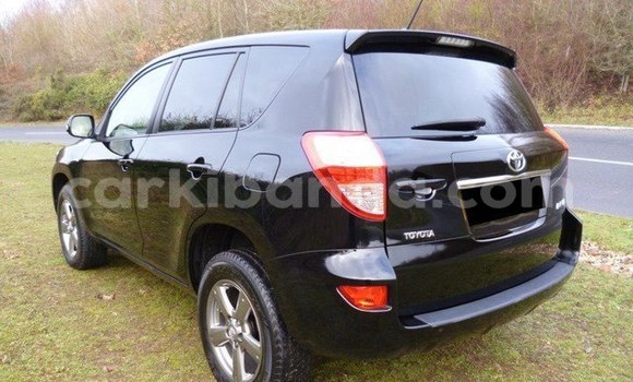 Nunua Imported Toyota RAV4 Nyeusi Gari ndani ya Kampala nchini Uganda Nunua Imported Toyota RAV4 Nyeusi Gari ndani ya Kampala nchini Uganda