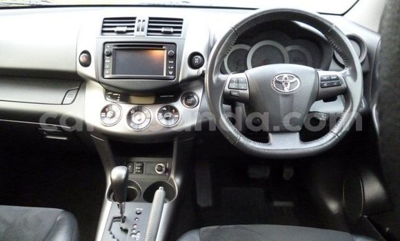 Nunua Imported Toyota RAV4 Nyeusi Gari ndani ya Kampala nchini Uganda Nunua Imported Toyota RAV4 Nyeusi Gari ndani ya Kampala nchini Uganda
