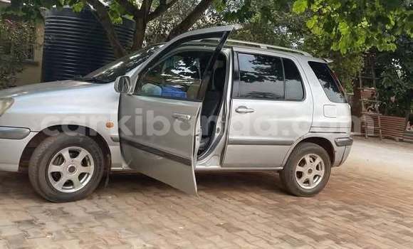 Acheter Occasion Voiture Toyota Raum Autre à Kampala, Ouganda