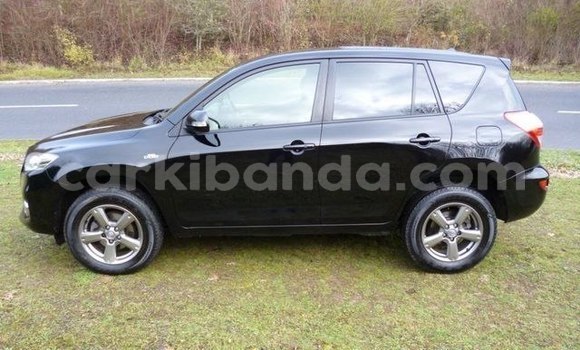 Nunua Imported Toyota RAV4 Nyeusi Gari ndani ya Kampala nchini Uganda Nunua Imported Toyota RAV4 Nyeusi Gari ndani ya Kampala nchini Uganda