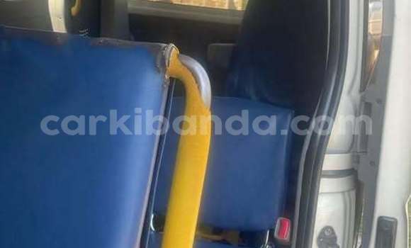 Acheter Occasion Voiture Toyota Hiace Blanc à Kampala, Ouganda Acheter Occasion Voiture Toyota Hiace Blanc à Kampala, Ouganda