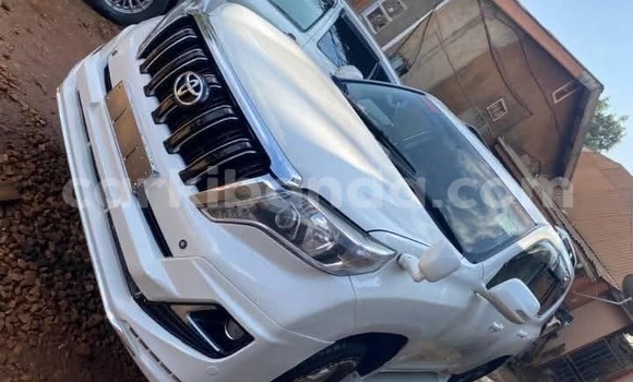Nunua Ilio tumika Toyota Land Cruiser Nyeupe Gari ndani ya Kampala nchini Uganda