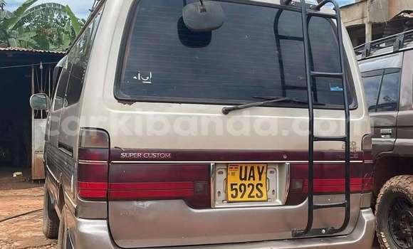 Acheter Occasion Voiture Toyota Hiace Autre à Kampala, Ouganda Acheter Occasion Voiture Toyota Hiace Autre à Kampala, Ouganda