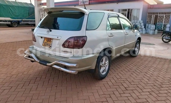 Acheter Occasion Voiture Toyota Harrier Blanc à Bugiri, Est Acheter Occasion Voiture Toyota Harrier Blanc à Bugiri, Est