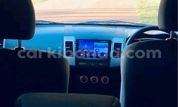 Gura Yakoze Mitsubishi Outlander Black Imodoka i Bugiri mu Eastern