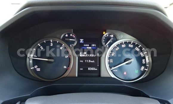 Nunua Ilio tumika Toyota Land Cruiser Prado Nyeupe Gari ndani ya Kampala nchini Uganda Nunua Ilio tumika Toyota Land Cruiser Prado Nyeupe Gari ndani ya Kampala nchini Uganda