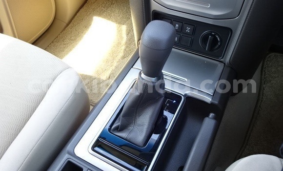 Nunua Ilio tumika Toyota Land Cruiser Prado Nyeupe Gari ndani ya Kampala nchini Uganda Nunua Ilio tumika Toyota Land Cruiser Prado Nyeupe Gari ndani ya Kampala nchini Uganda