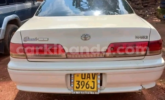 Gura Yakoze Toyota Mark II White Imodoka i Bugiri mu Eastern Gura Yakoze Toyota Mark II White Imodoka i Bugiri mu Eastern