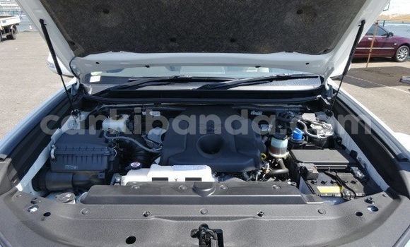 Nunua Ilio tumika Toyota Land Cruiser Prado Nyeupe Gari ndani ya Kampala nchini Uganda Nunua Ilio tumika Toyota Land Cruiser Prado Nyeupe Gari ndani ya Kampala nchini Uganda