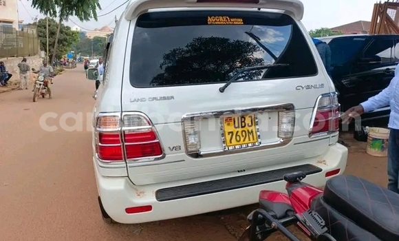 Acheter Occasion Voiture Toyota Land Cruiser Blanc à Bugiri, Est Acheter Occasion Voiture Toyota Land Cruiser Blanc à Bugiri, Est