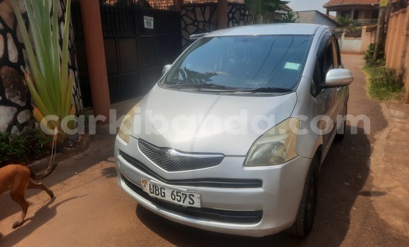 Gura Yakoze Toyota Ractis Silver Imodoka i Kampala mu Uganda Gura Yakoze Toyota Ractis Silver Imodoka i Kampala mu Uganda