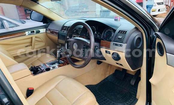 Acheter Occasion Voiture Volkswagen Touareg Noir à Kampala, Ouganda Acheter Occasion Voiture Volkswagen Touareg Noir à Kampala, Ouganda