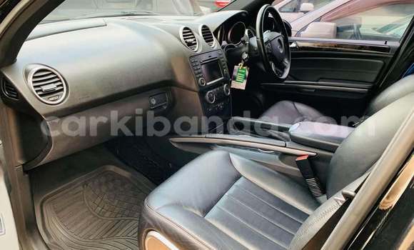 Acheter Occasion Voiture Mercedes‒Benz ML–Class Noir à Kampala, Ouganda Acheter Occasion Voiture Mercedes‒Benz ML–Class Noir à Kampala, Ouganda