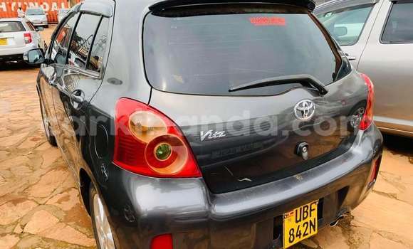 Acheter Occasion Voiture Toyota Vitz Noir à Kampala, Ouganda Acheter Occasion Voiture Toyota Vitz Noir à Kampala, Ouganda