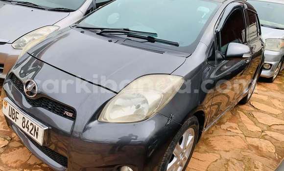 Acheter Occasion Voiture Toyota Vitz Noir à Kampala, Ouganda Acheter Occasion Voiture Toyota Vitz Noir à Kampala, Ouganda