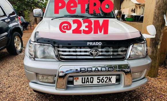 Gura Yakoze Toyota Land Cruiser White Imodoka i Bundibugyo mu Western Gura Yakoze Toyota Land Cruiser White Imodoka i Bundibugyo mu Western