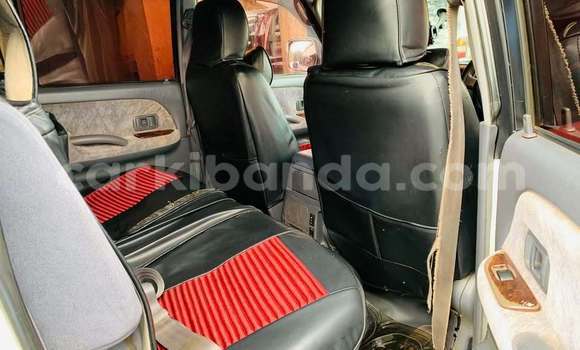 Acheter Occasion Voiture Toyota Land Cruiser Blanc à Bundibugyo, Occidental Acheter Occasion Voiture Toyota Land Cruiser Blanc à Bundibugyo, Occidental