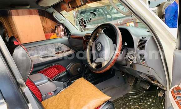 Acheter Occasion Voiture Toyota Land Cruiser Blanc à Bundibugyo, Occidental Acheter Occasion Voiture Toyota Land Cruiser Blanc à Bundibugyo, Occidental