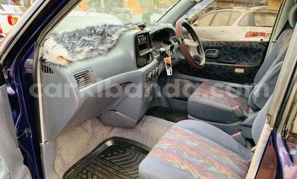 Acheter Occasion Voiture Toyota Noah Bleu à Kampala, Ouganda Acheter Occasion Voiture Toyota Noah Bleu à Kampala, Ouganda