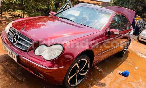Acheter Occasion Voiture Mercedes‒Benz E–Class Rouge à Kampala, Ouganda Acheter Occasion Voiture Mercedes‒Benz E–Class Rouge à Kampala, Ouganda