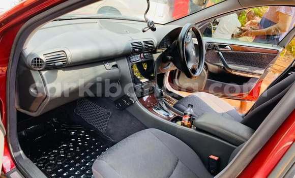 Acheter Occasion Voiture Mercedes‒Benz E–Class Rouge à Kampala, Ouganda Acheter Occasion Voiture Mercedes‒Benz E–Class Rouge à Kampala, Ouganda