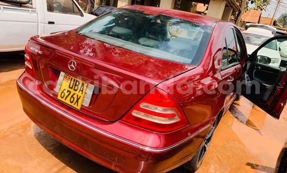 Acheter Occasion Voiture Mercedes‒Benz E–Class Rouge à Kampala, Ouganda Acheter Occasion Voiture Mercedes‒Benz E–Class Rouge à Kampala, Ouganda