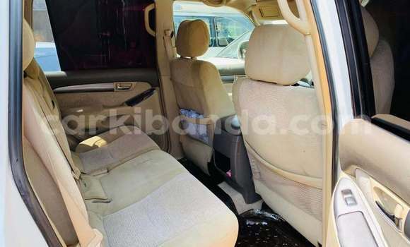 Acheter Occasion Voiture Toyota Land Cruiser Prado Blanc à Bugiri, Est Acheter Occasion Voiture Toyota Land Cruiser Prado Blanc à Bugiri, Est
