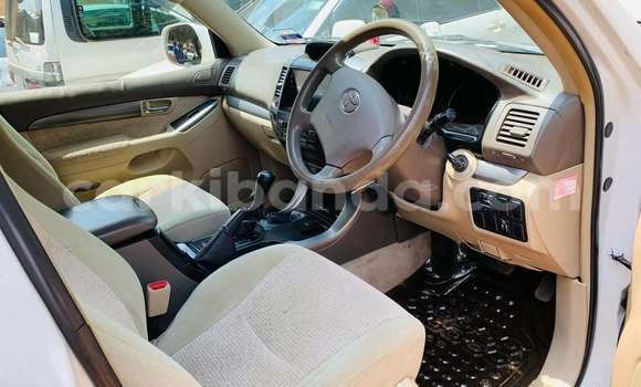 Acheter Occasion Voiture Toyota Land Cruiser Prado Blanc à Bugiri, Est Acheter Occasion Voiture Toyota Land Cruiser Prado Blanc à Bugiri, Est