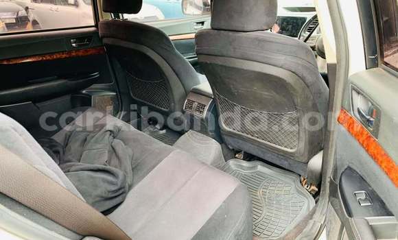 Acheter Occasion Voiture Subaru Outback Blanc à Kampala, Ouganda Acheter Occasion Voiture Subaru Outback Blanc à Kampala, Ouganda