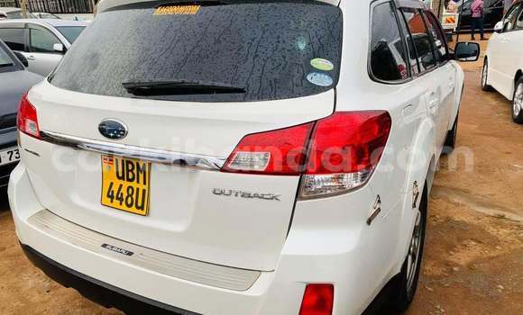 Acheter Occasion Voiture Subaru Outback Blanc à Kampala, Ouganda Acheter Occasion Voiture Subaru Outback Blanc à Kampala, Ouganda