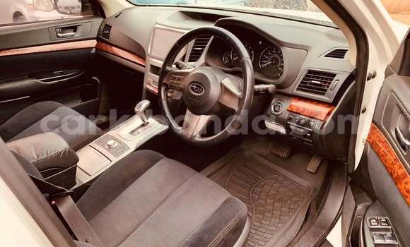 Acheter Occasion Voiture Subaru Outback Blanc à Kampala, Ouganda Acheter Occasion Voiture Subaru Outback Blanc à Kampala, Ouganda